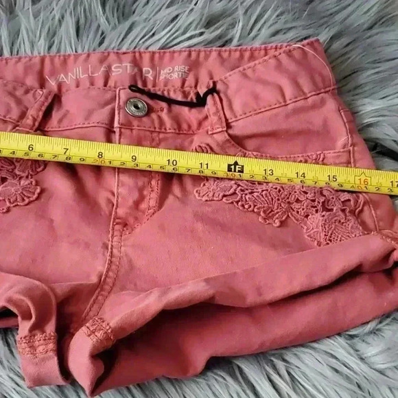 Mid-rise shorts - Picture 7 of 8